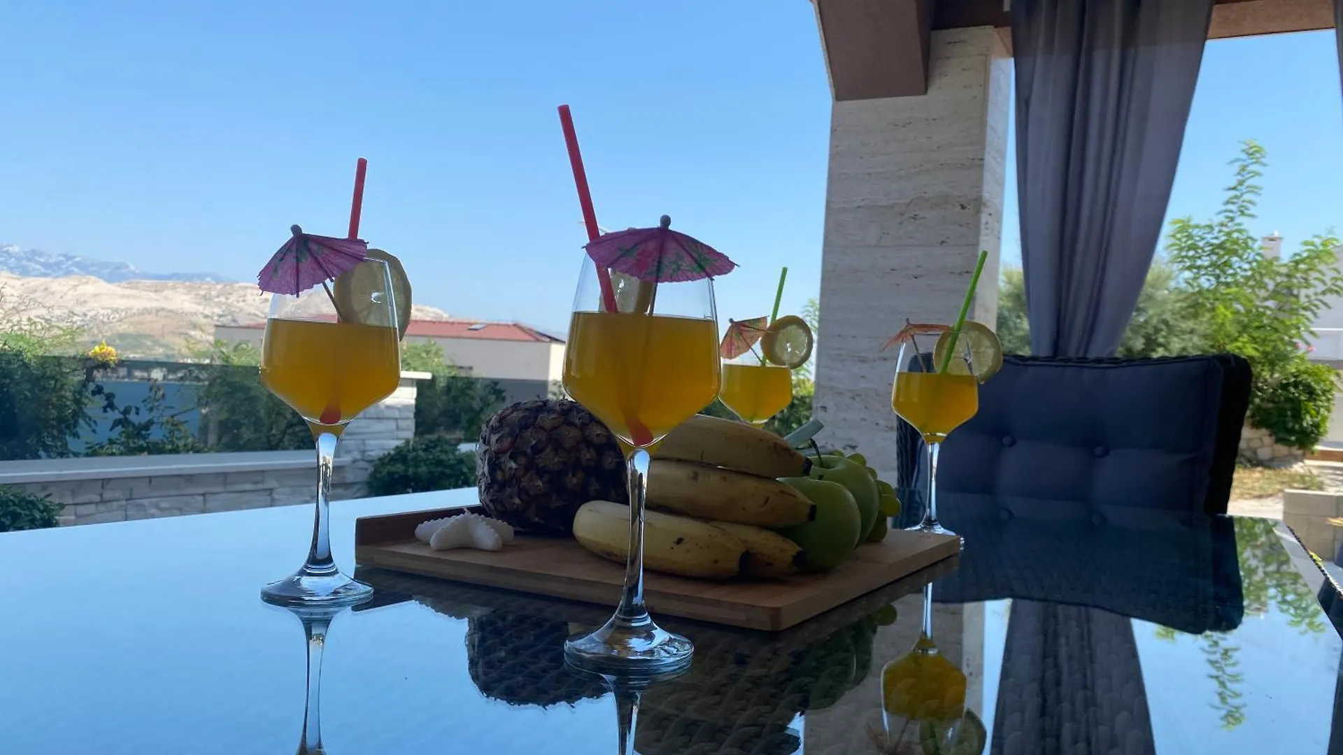 Apartmani Roberta Pag -Obiteljska Kuca Prizemnica Sa 2 Odvojena Apartmana Od Toga Jedan Moderan Luxuzniji, Pogled Na More Sa Velikih Terasa, Dvosobni Apartmani