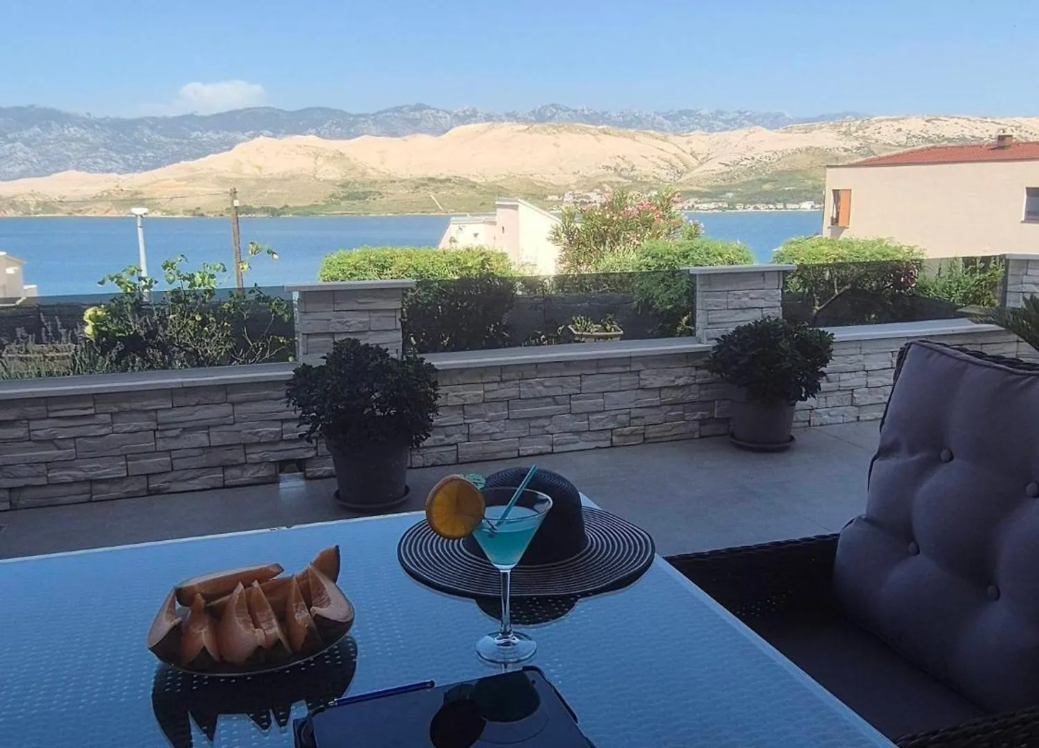 Apartmani Roberta Pag -Obiteljska Kuca Prizemnica Sa 2 Odvojena Apartmana Od Toga Jedan Moderan Luxuzniji, Pogled Na More Sa Velikih Terasa, Dvosobni Apartmani Pag Town
