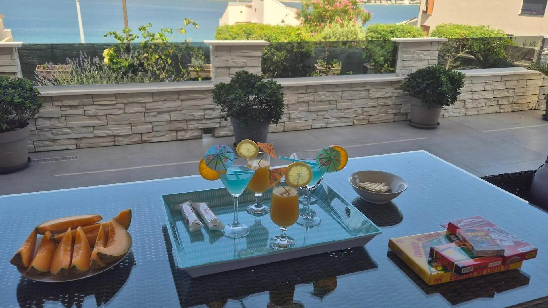 Apartmani Roberta Pag -Obiteljska Kuca Prizemnica Sa 2 Odvojena Apartmana Od Toga Jedan Moderan Luxuzniji, Pogled Na More Sa Velikih Terasa, Dvosobni Apartmani Croatia