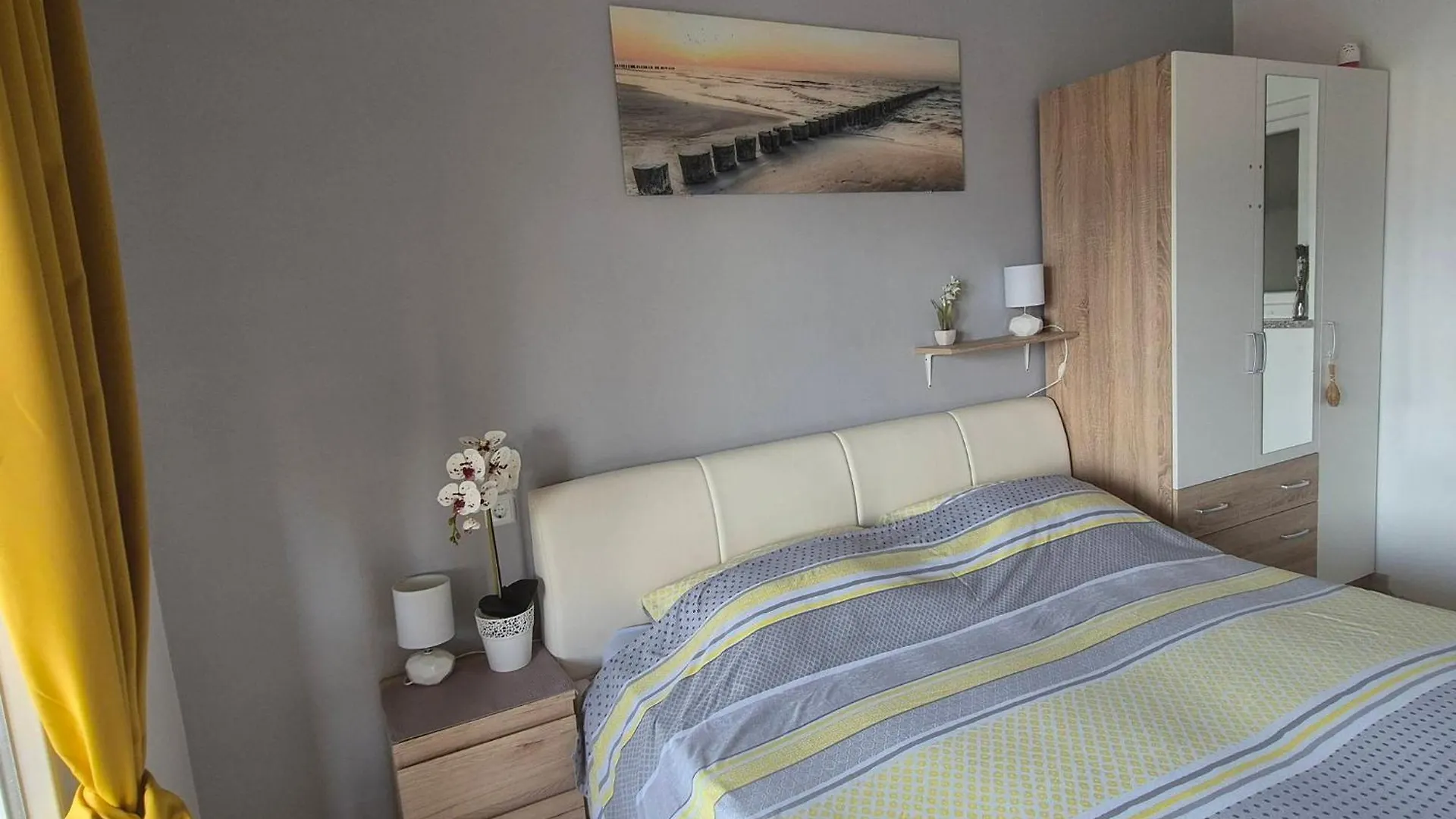 Apartmani Roberta Pag -Obiteljska Kuca Prizemnica Sa 2 Odvojena Apartmana Od Toga Jedan Moderan Luxuzniji, Pogled Na More Sa Velikih Terasa, Dvosobni Apartmani 0*, Pag Town Croatia