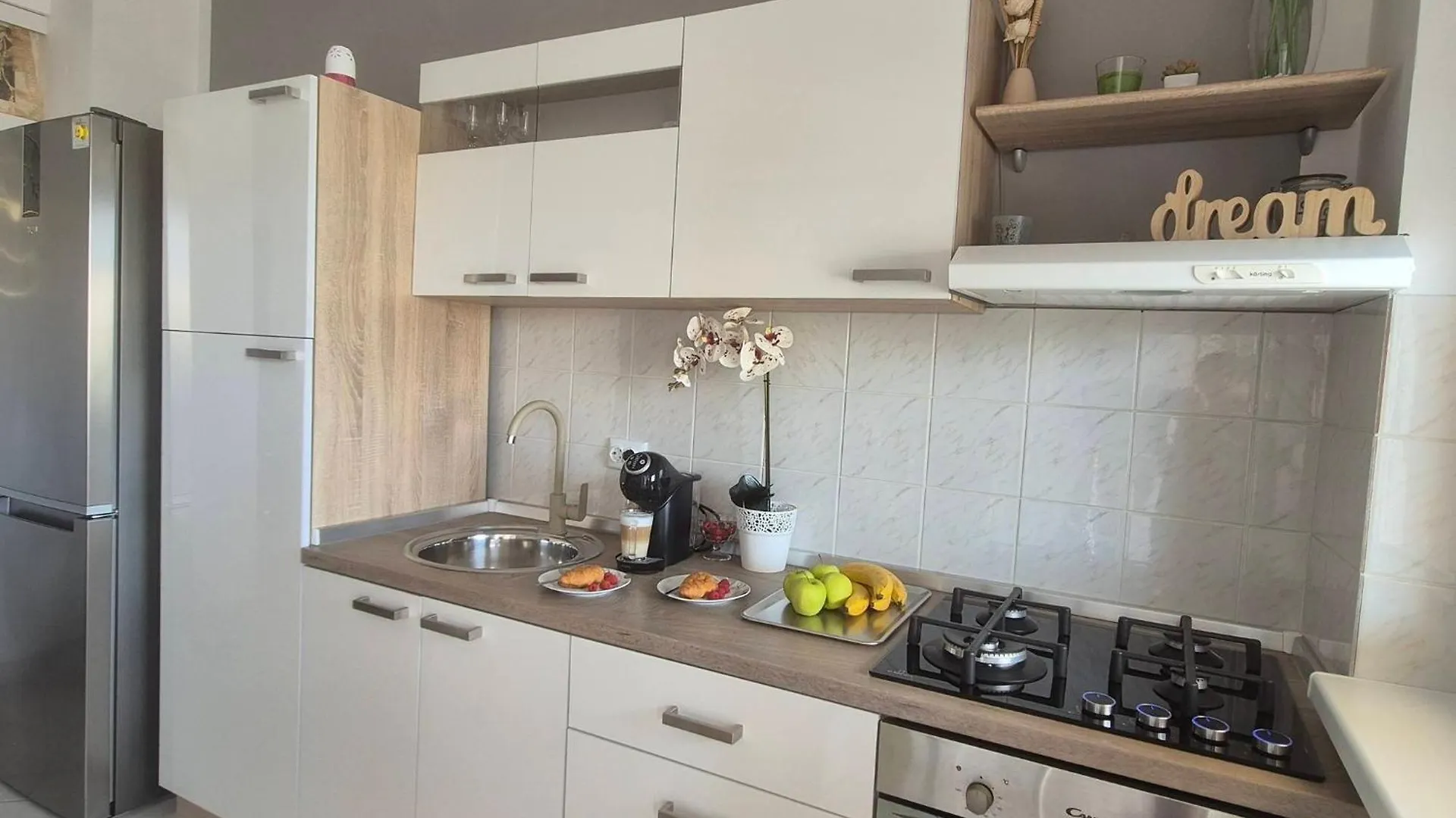Apartmani Roberta Pag -Obiteljska Kuca Prizemnica Sa 2 Odvojena Apartmana Od Toga Jedan Moderan Luxuzniji, Pogled Na More Sa Velikih Terasa, Dvosobni Apartmani
