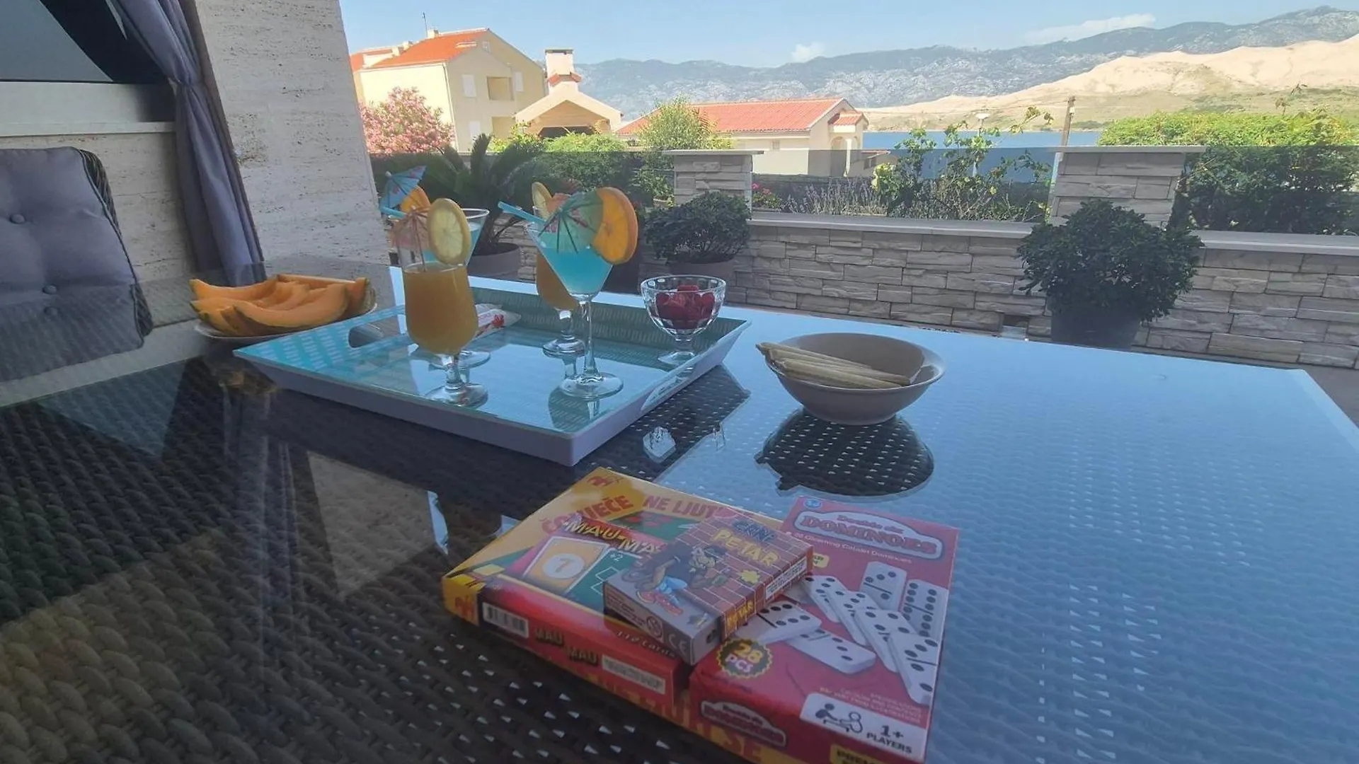 Apartmani Roberta Pag -Obiteljska Kuca Prizemnica Sa 2 Odvojena Apartmana Od Toga Jedan Moderan Luxuzniji, Pogled Na More Sa Velikih Terasa, Dvosobni Apartmani Pag Town