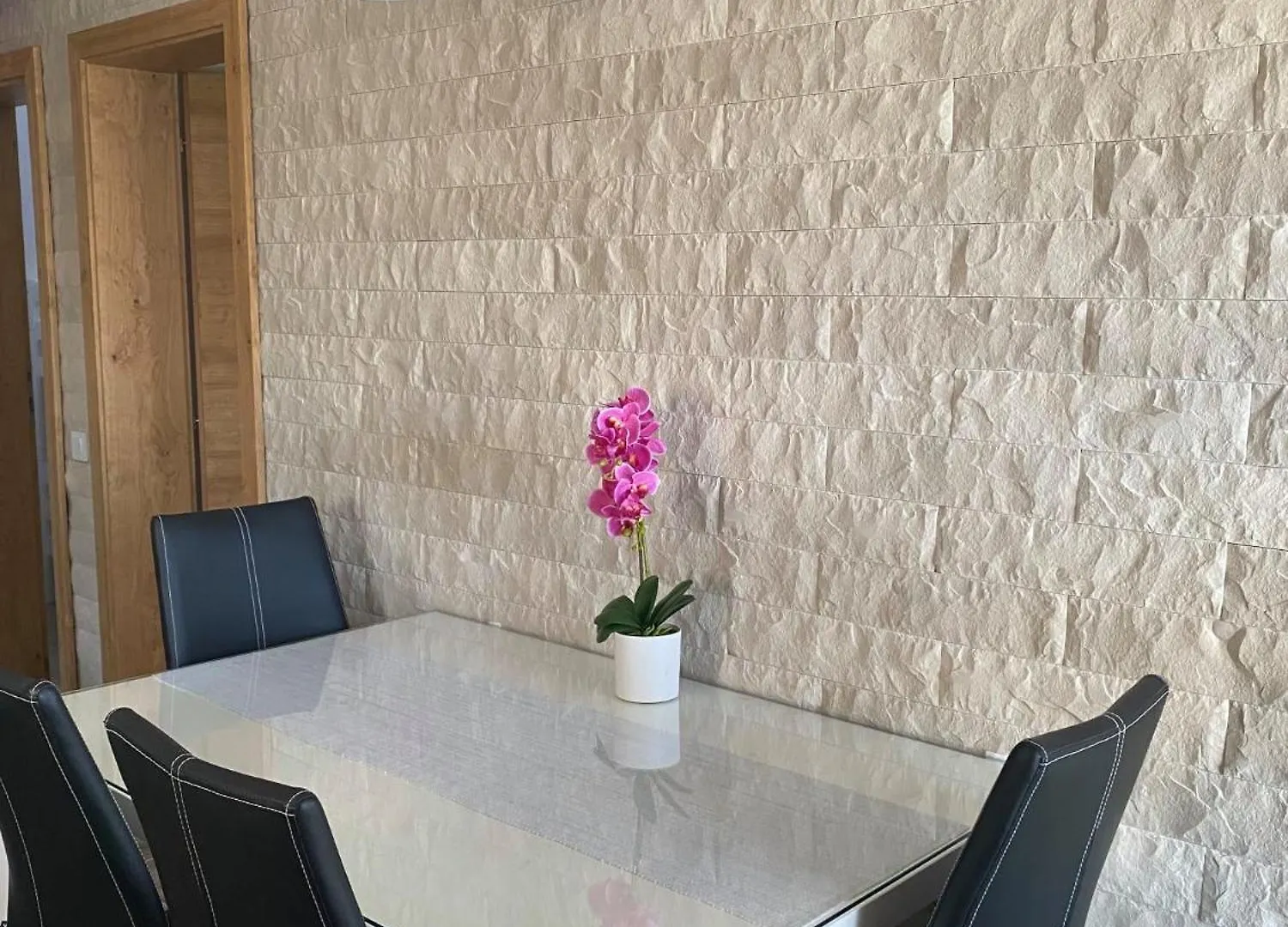 Apartmani Roberta Pag -Obiteljska Kuca Prizemnica Sa 2 Odvojena Apartmana Od Toga Jedan Moderan Luxuzniji, Pogled Na More Sa Velikih Terasa, Dvosobni Apartmani 0*, Pag Town
