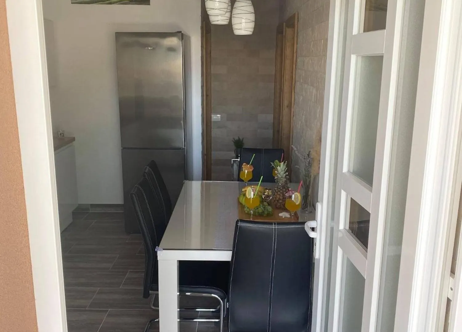 Appartamento Apartmani Roberta Pag -Obiteljska Kuca Prizemnica Sa 2 Odvojena Apartmana Od Toga Jedan Moderan Luxuzniji, Pogled Na More Sa Velikih Terasa, Dvosobni Apartmani Pag Town