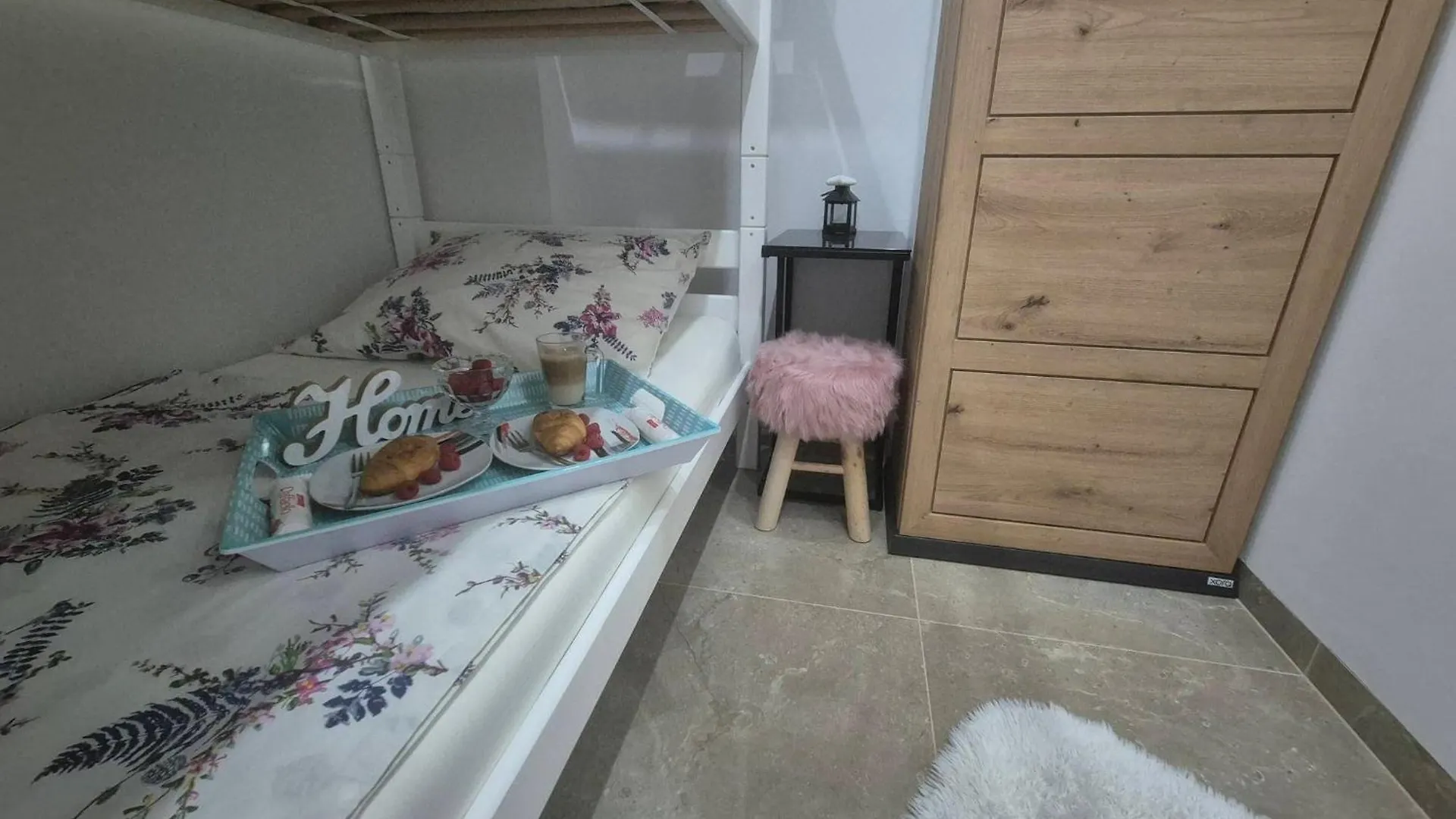 Apartmani Roberta Pag -Obiteljska Kuca Prizemnica Sa 2 Odvojena Apartmana Od Toga Jedan Moderan Luxuzniji, Pogled Na More Sa Velikih Terasa, Dvosobni Apartmani Pag Town Appartamento
