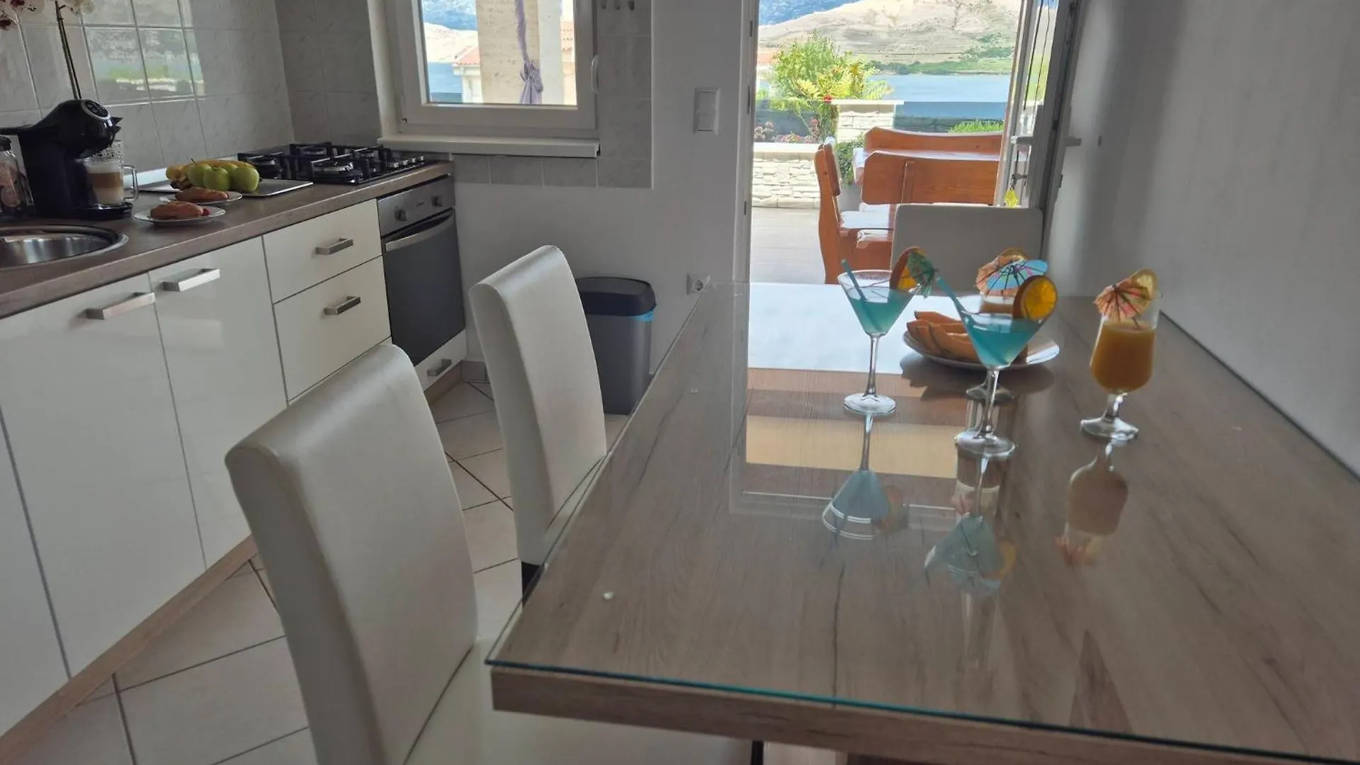 Apartmani Roberta Pag -Obiteljska Kuca Prizemnica Sa 2 Odvojena Apartmana Od Toga Jedan Moderan Luxuzniji, Pogled Na More Sa Velikih Terasa, Dvosobni Apartmani Pag Town Appartamento
