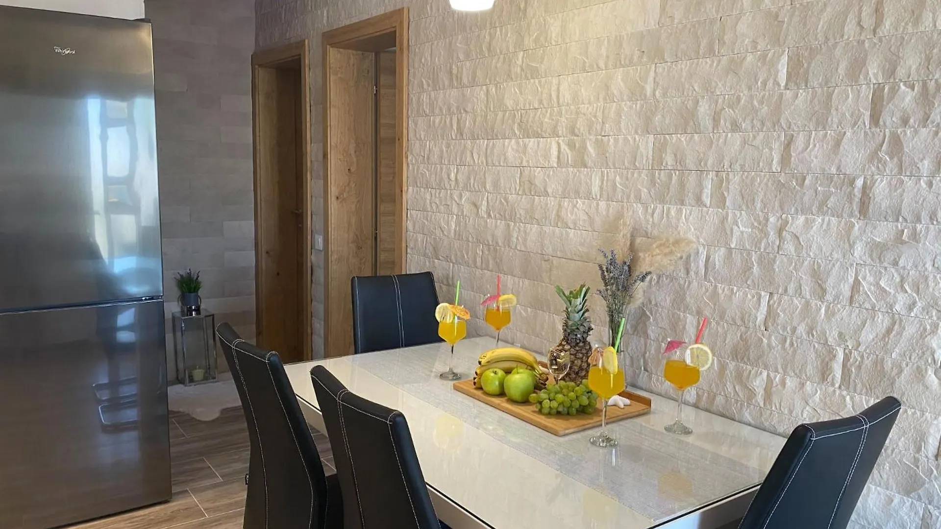Appartamento Apartmani Roberta Pag -Obiteljska Kuca Prizemnica Sa 2 Odvojena Apartmana Od Toga Jedan Moderan Luxuzniji, Pogled Na More Sa Velikih Terasa, Dvosobni Apartmani Pag Town