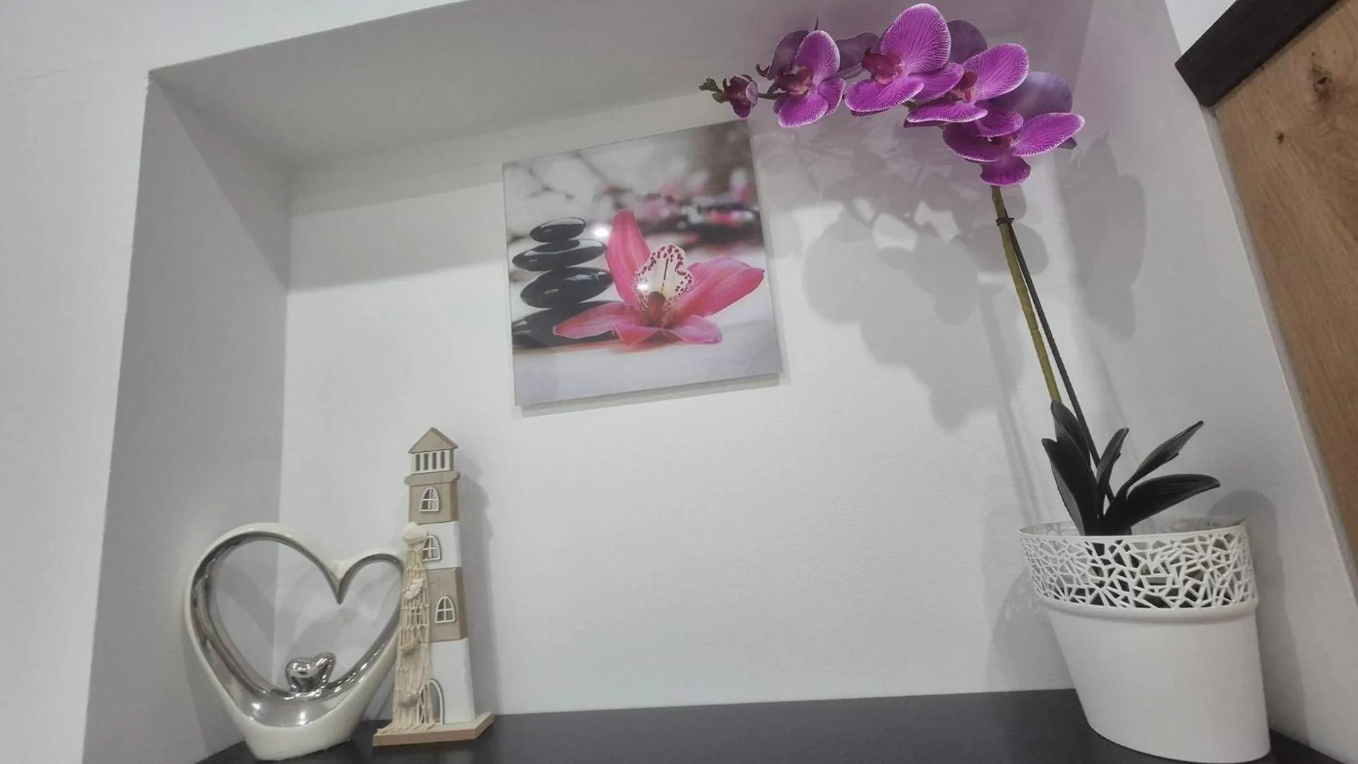 Apartmani Roberta Pag -Obiteljska Kuca Prizemnica Sa 2 Odvojena Apartmana Od Toga Jedan Moderan Luxuzniji, Pogled Na More Sa Velikih Terasa, Dvosobni Apartmani Pag Town Croazia