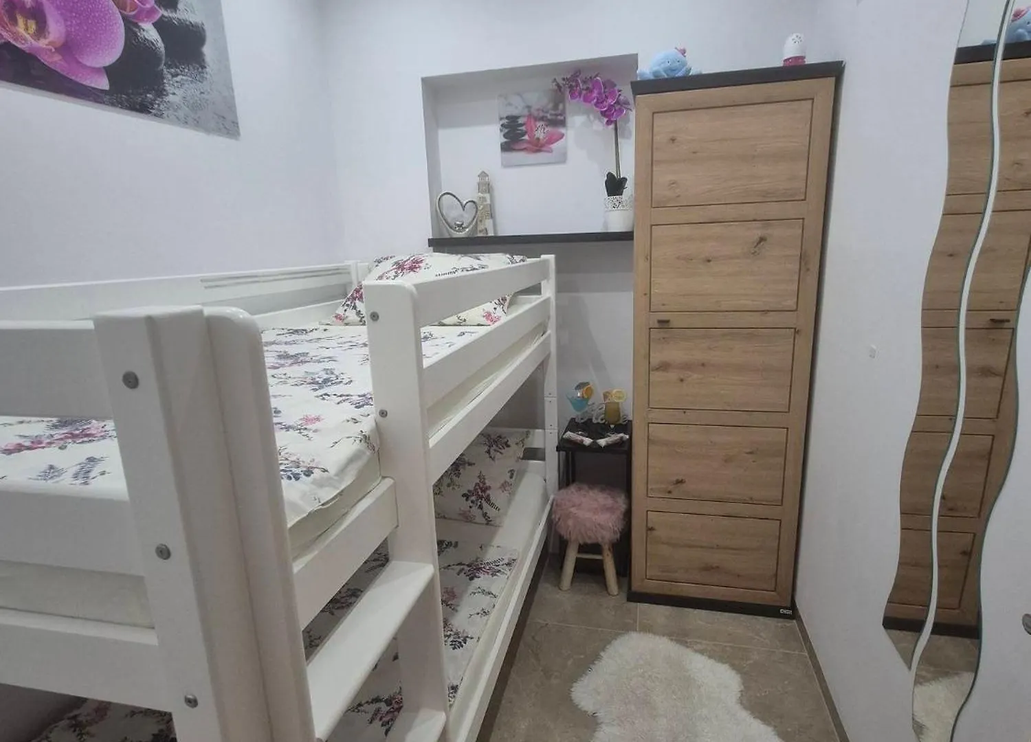 Apartmani Roberta Pag -Obiteljska Kuca Prizemnica Sa 2 Odvojena Apartmana Od Toga Jedan Moderan Luxuzniji, Pogled Na More Sa Velikih Terasa, Dvosobni Apartmani Pag Town